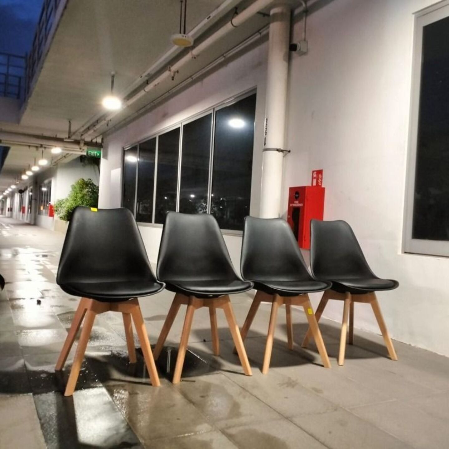 4 x VENZ Dining Chair in BLACK PU with Wooden Frame Set