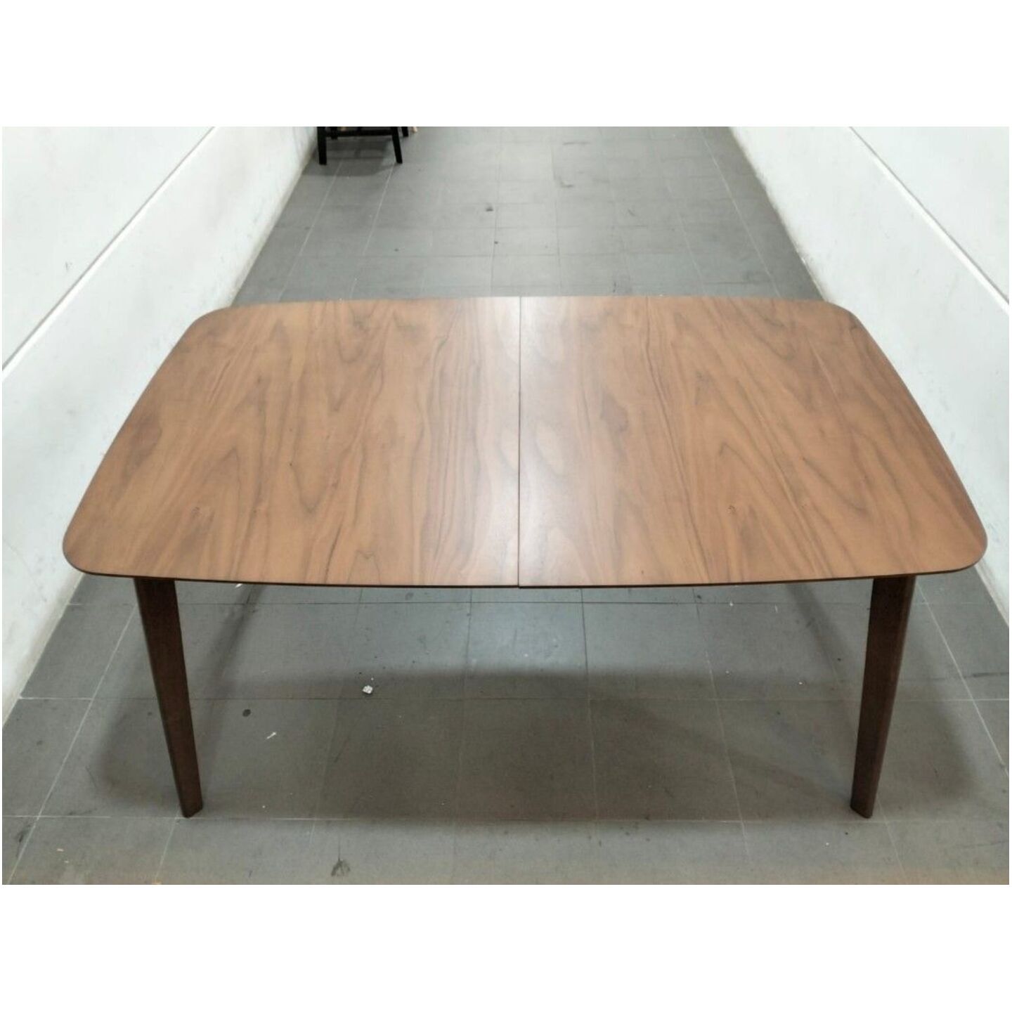 TRAX Extendable Dining Table in WALNUT