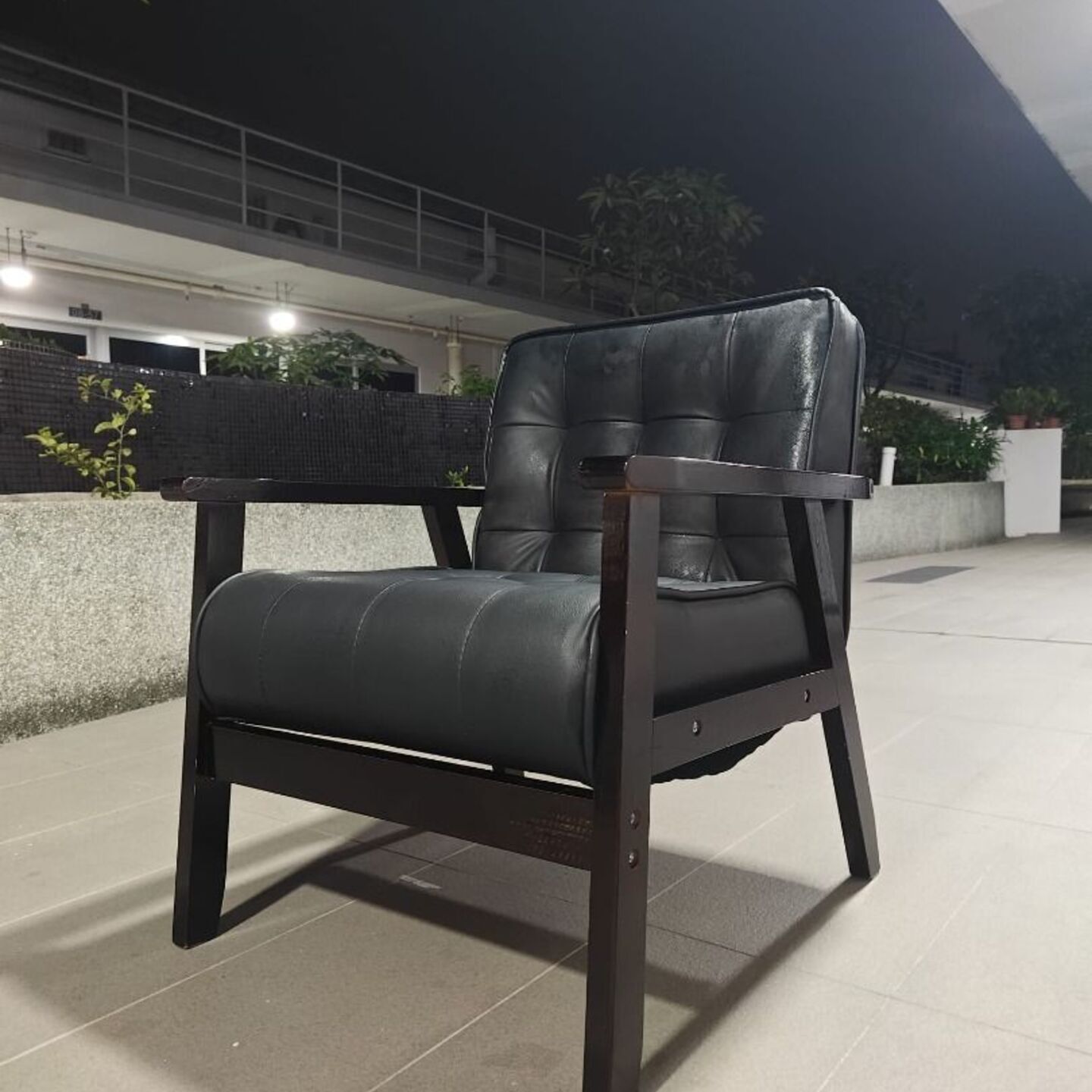 HANLON Armchair in BLACK