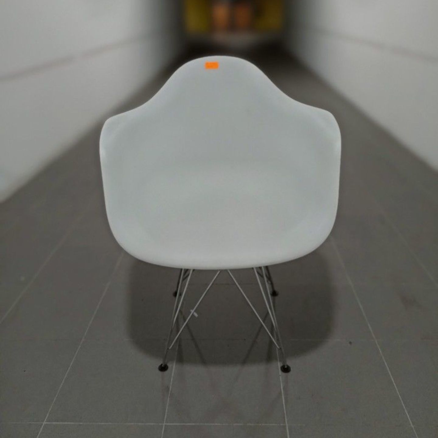 RAYZ Eames Armchair in WHITE with Metal Leg Frame