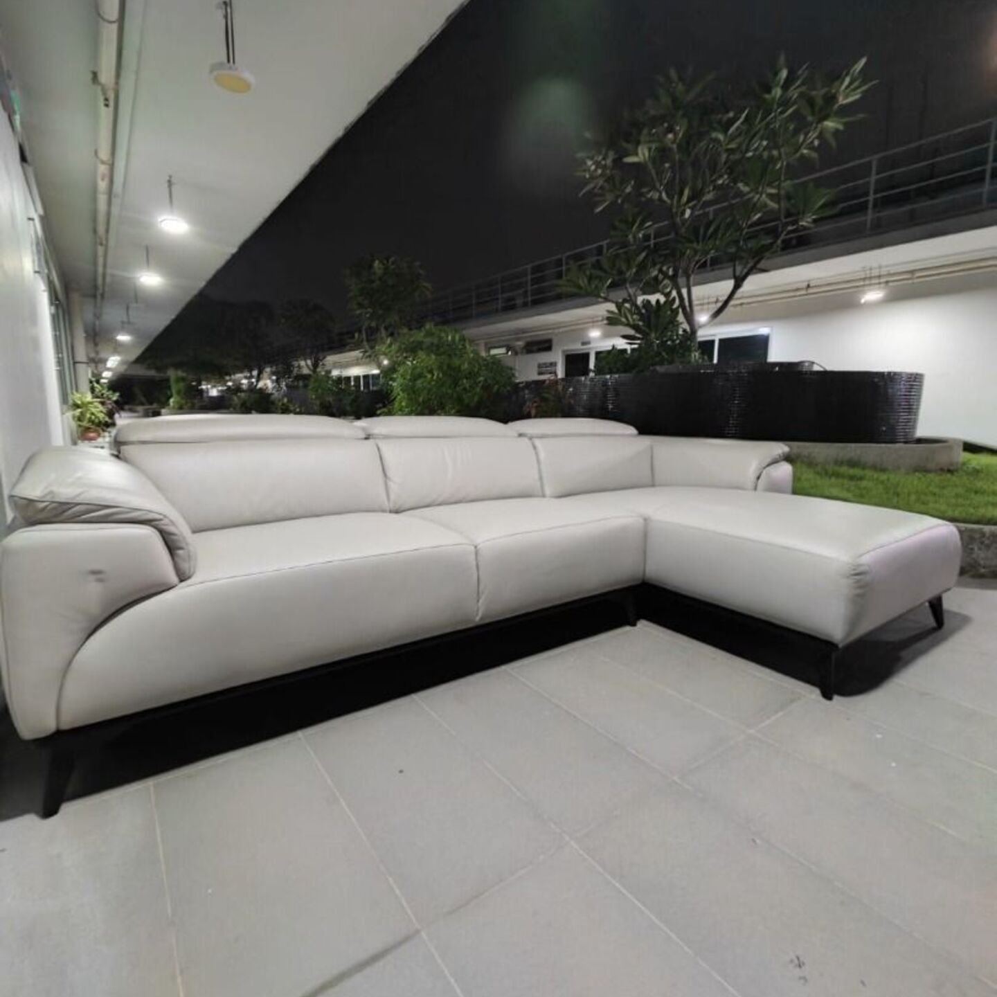 FAUYANU L-Shaped Full Leather Sofa with Chaise on Left When Seated