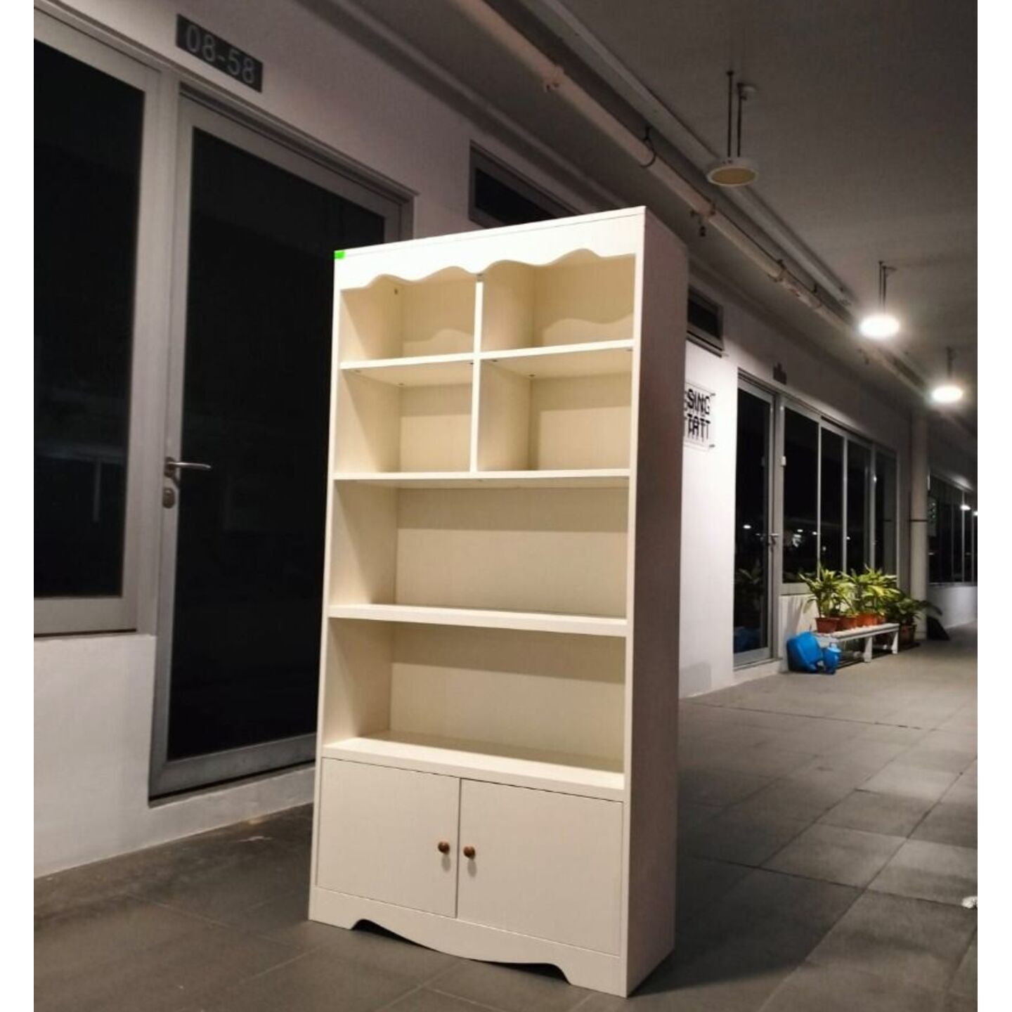 VURNS II Display Cabinet in WHITE