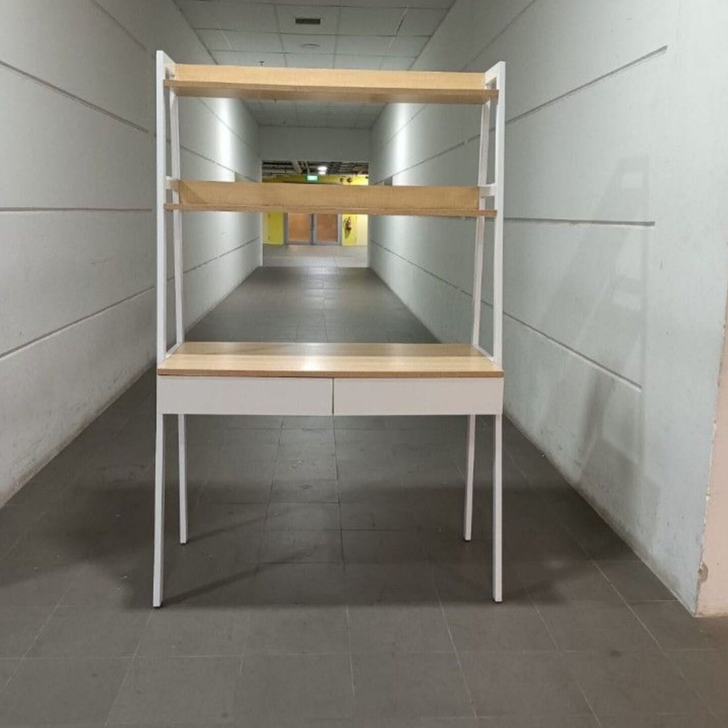 INTERAC Study Table with Top Shelves