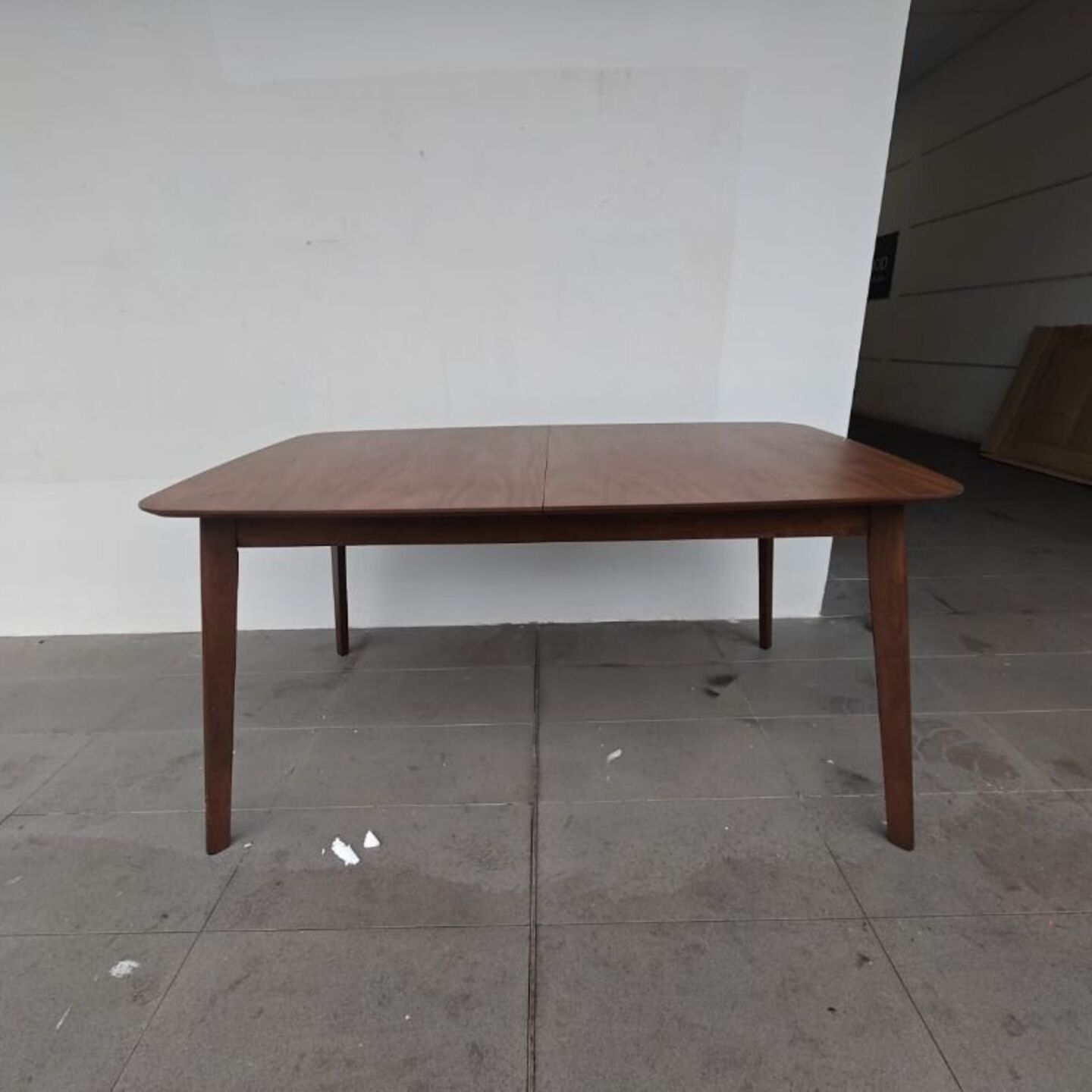 TRAX Extendable Dining Table in WALNUT