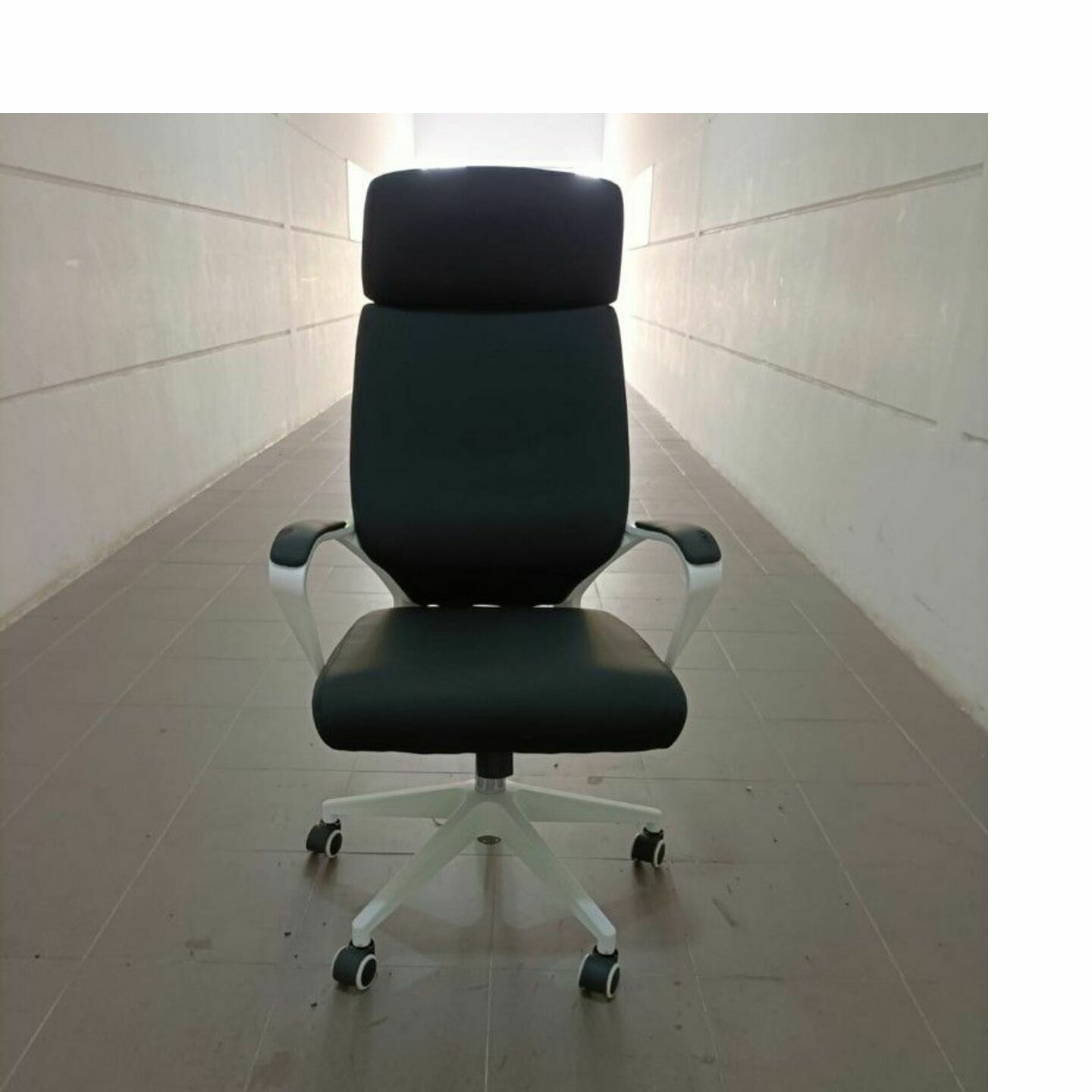 M-SUITE Designer Executive PU Office Chair in BLACK