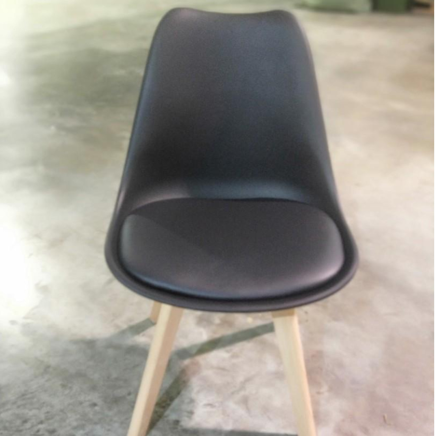 VENZ Designer Chair in BLACK PU with Wooden Frame SET