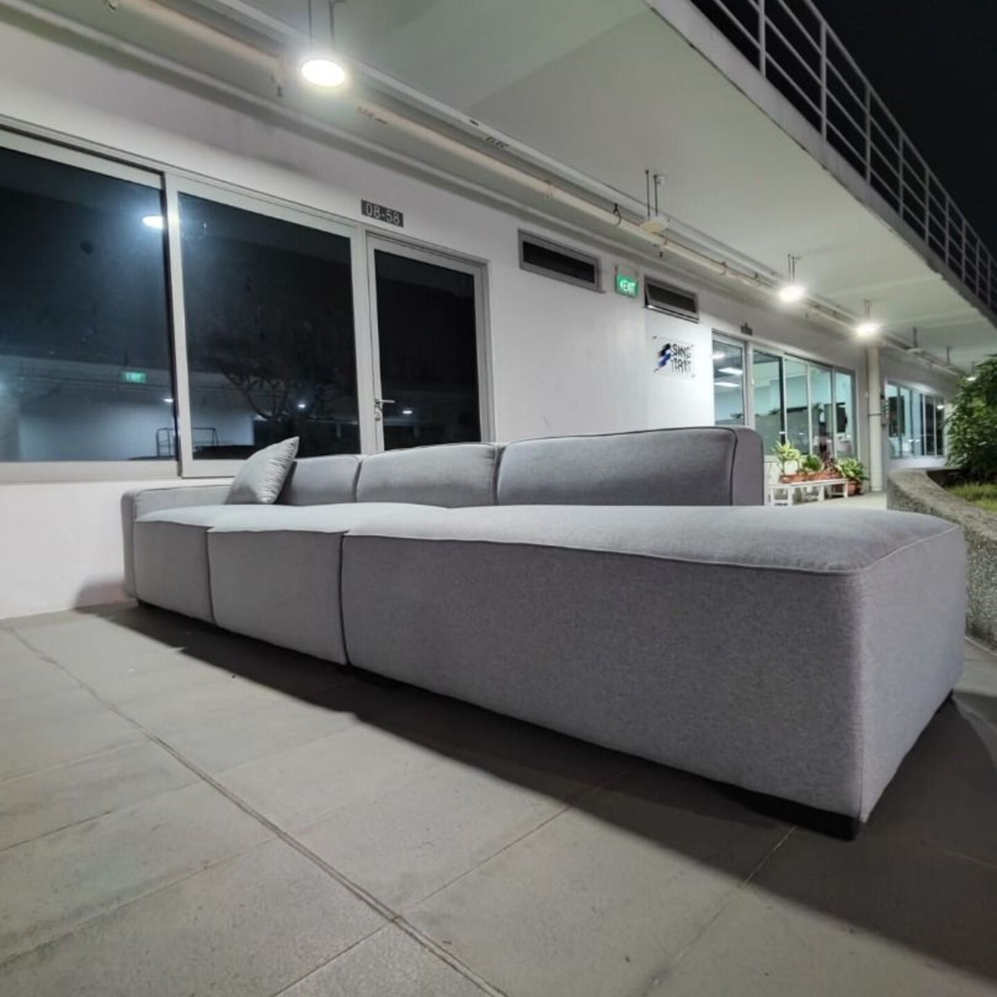 (ULTIMATED PRICE)HOLOPAINEN 4 Seater Left Chaise Sofa in LIGHT GREY FABRIC