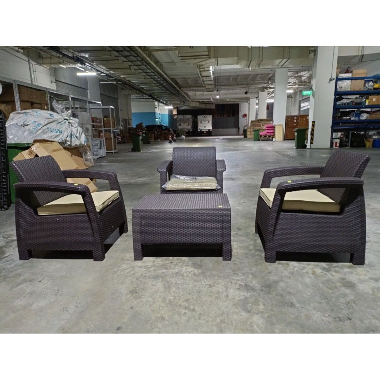 RODDY Outdoor Patio Set in COFFEE BROWN