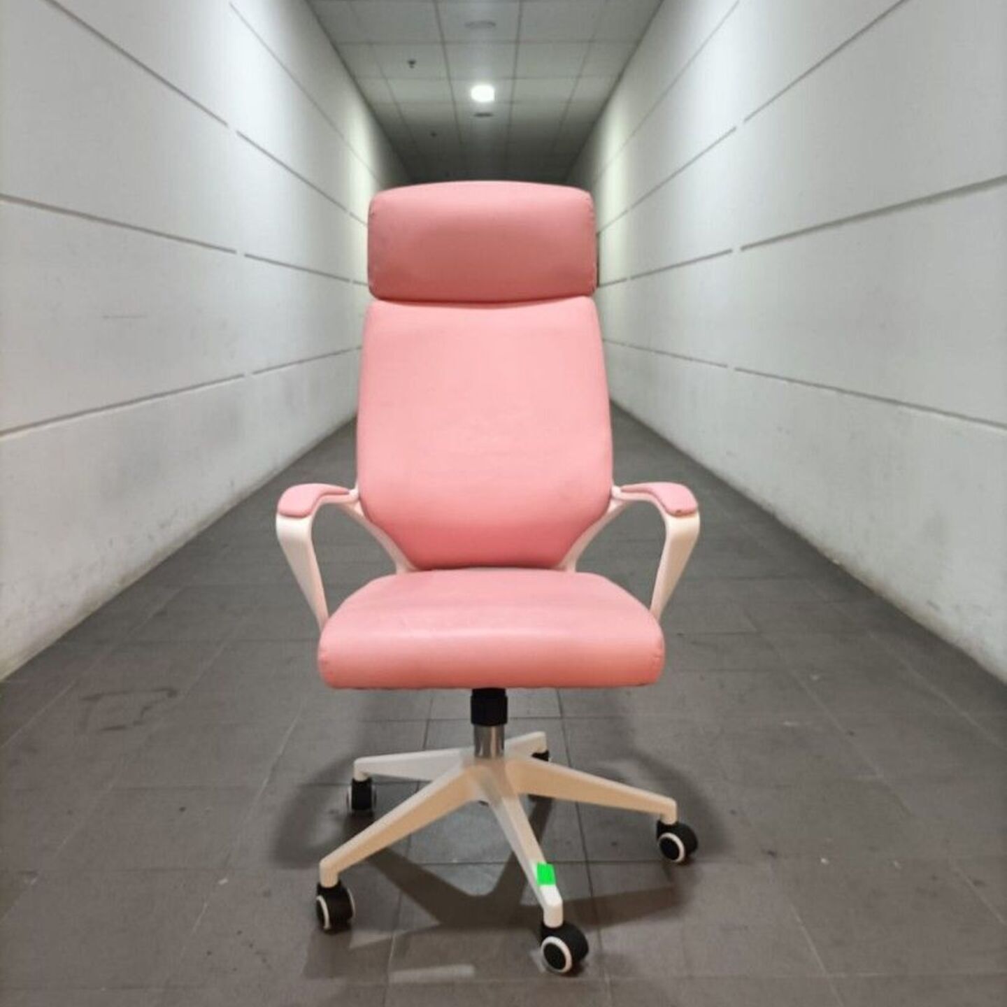 M-SUITE Designer Executive PU Office Chair in PINK