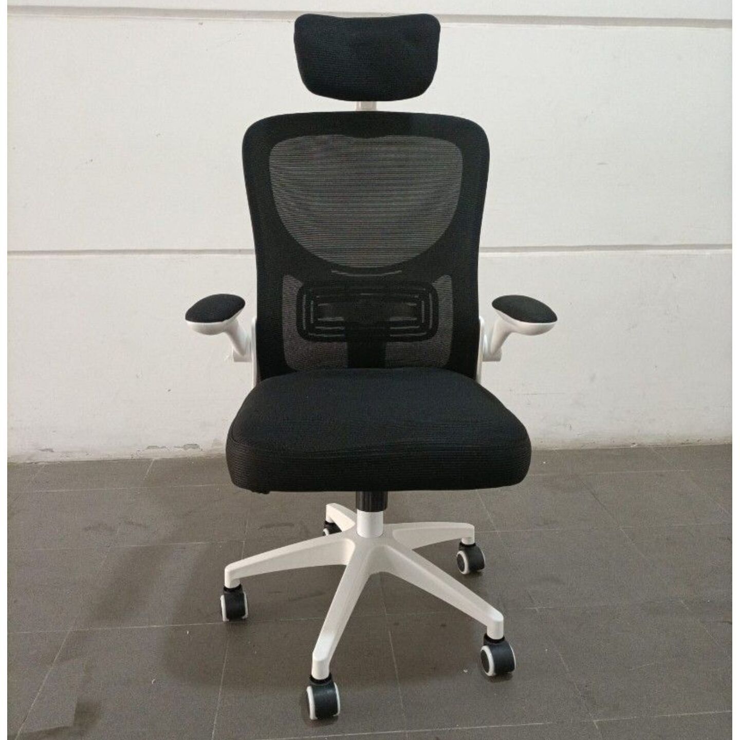 RAVERA ERGO Office Chair in BLACK & WHITE