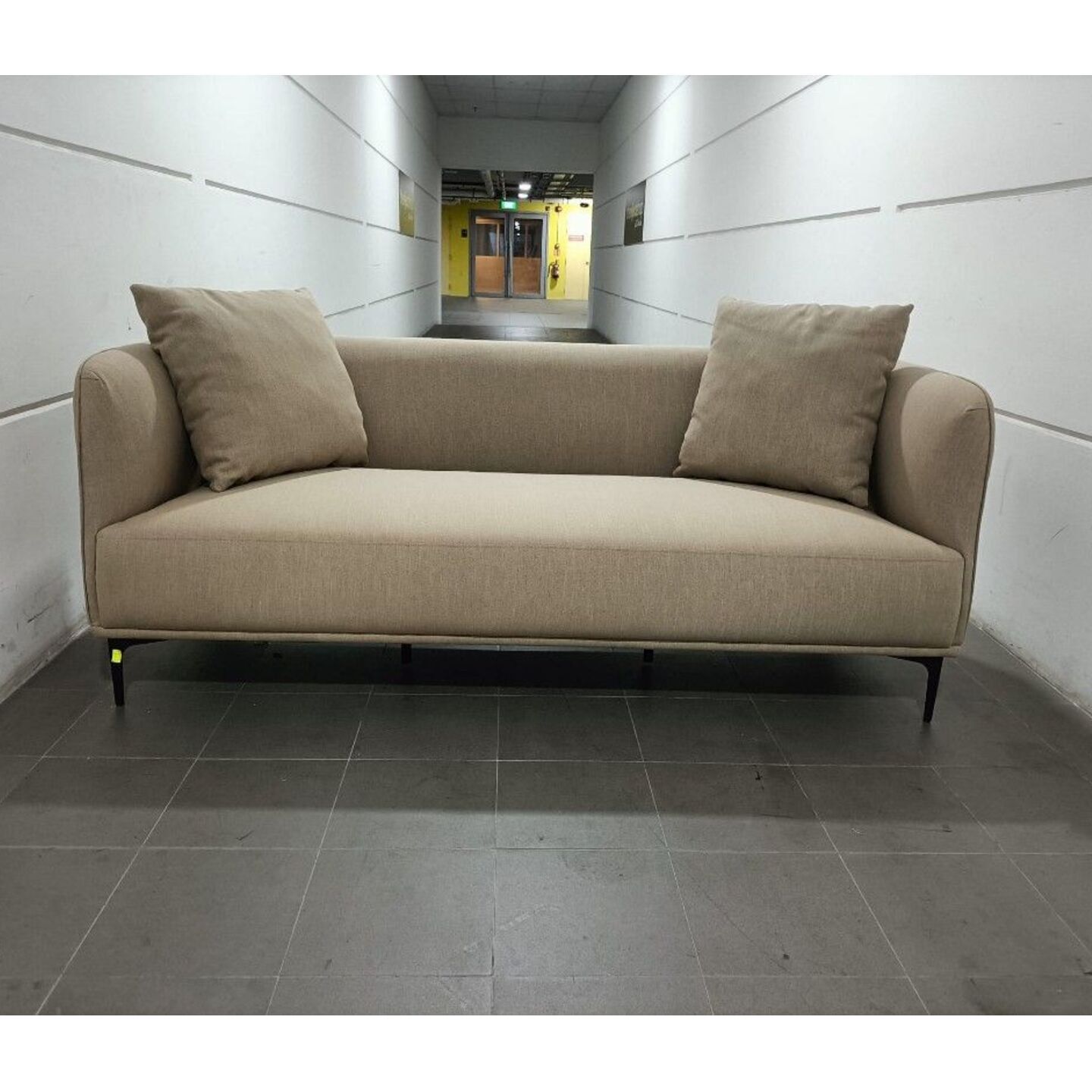 KRAHAM 2.5 Seater Sofa in BEIGE FABRIC