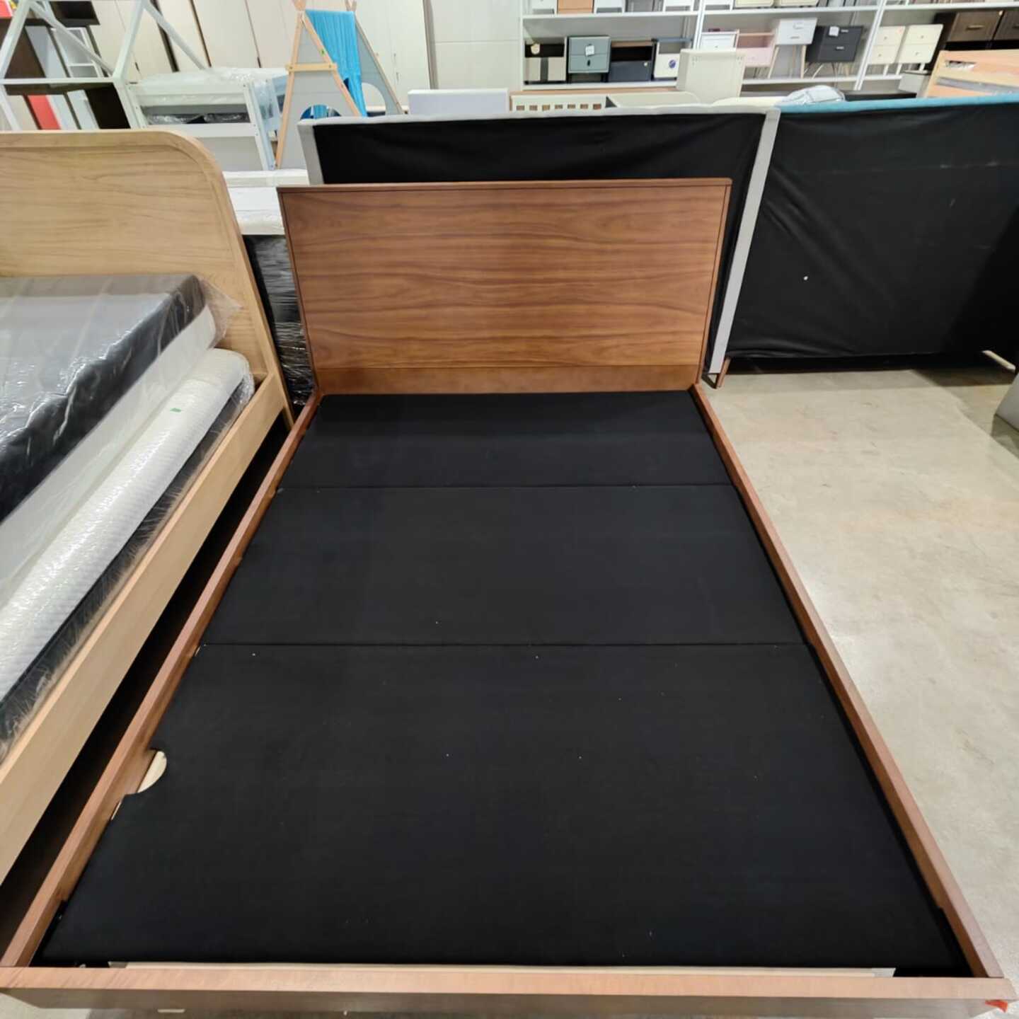 LEVITT Queen Size Bedframe in WALNUT