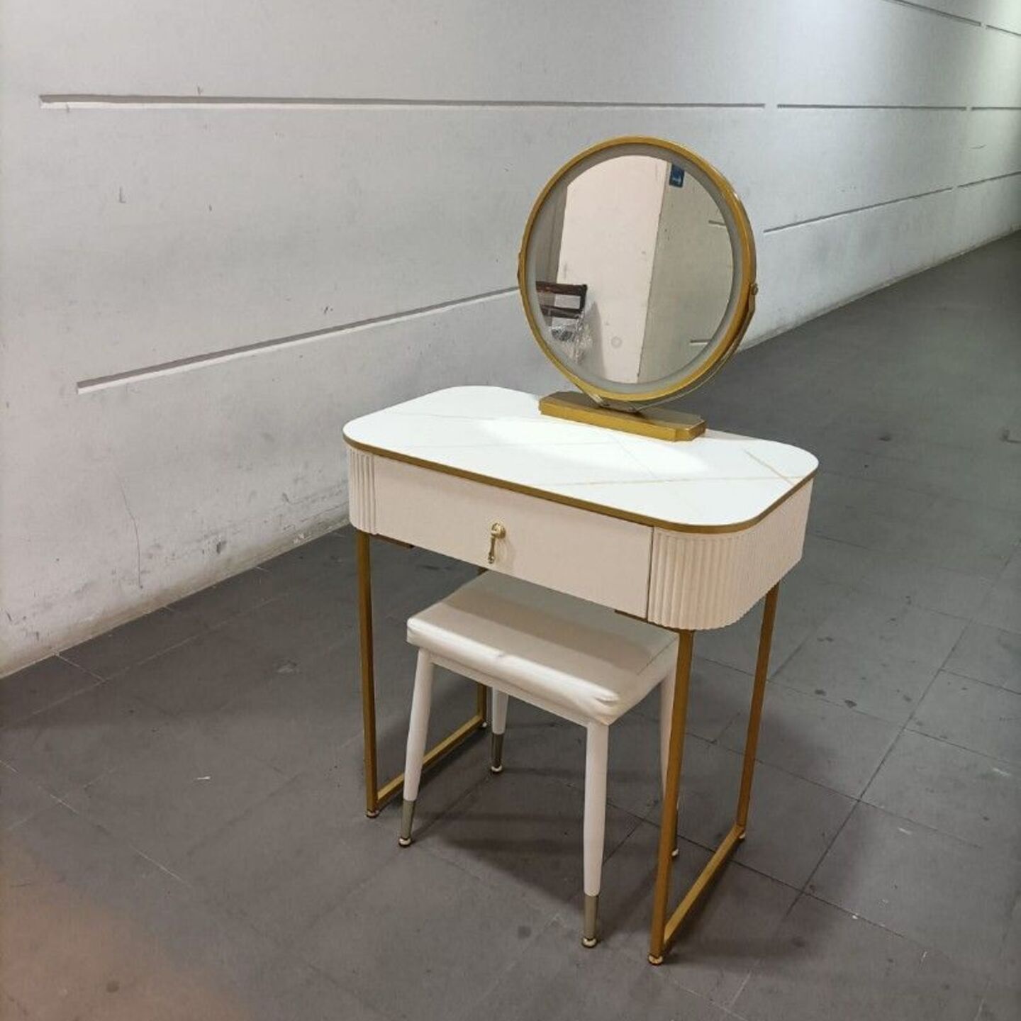 CORMACK Vanity Set with Mirror
