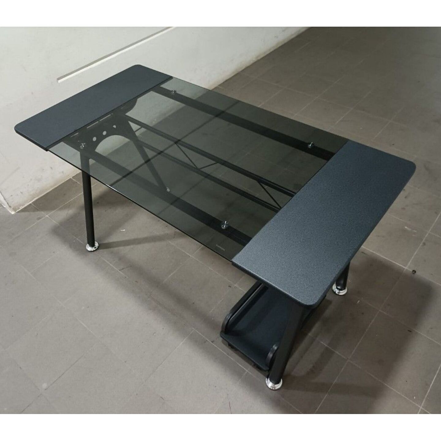 WAVETRAC Working Desk in BLACK with PC Floor Stand with Wheels