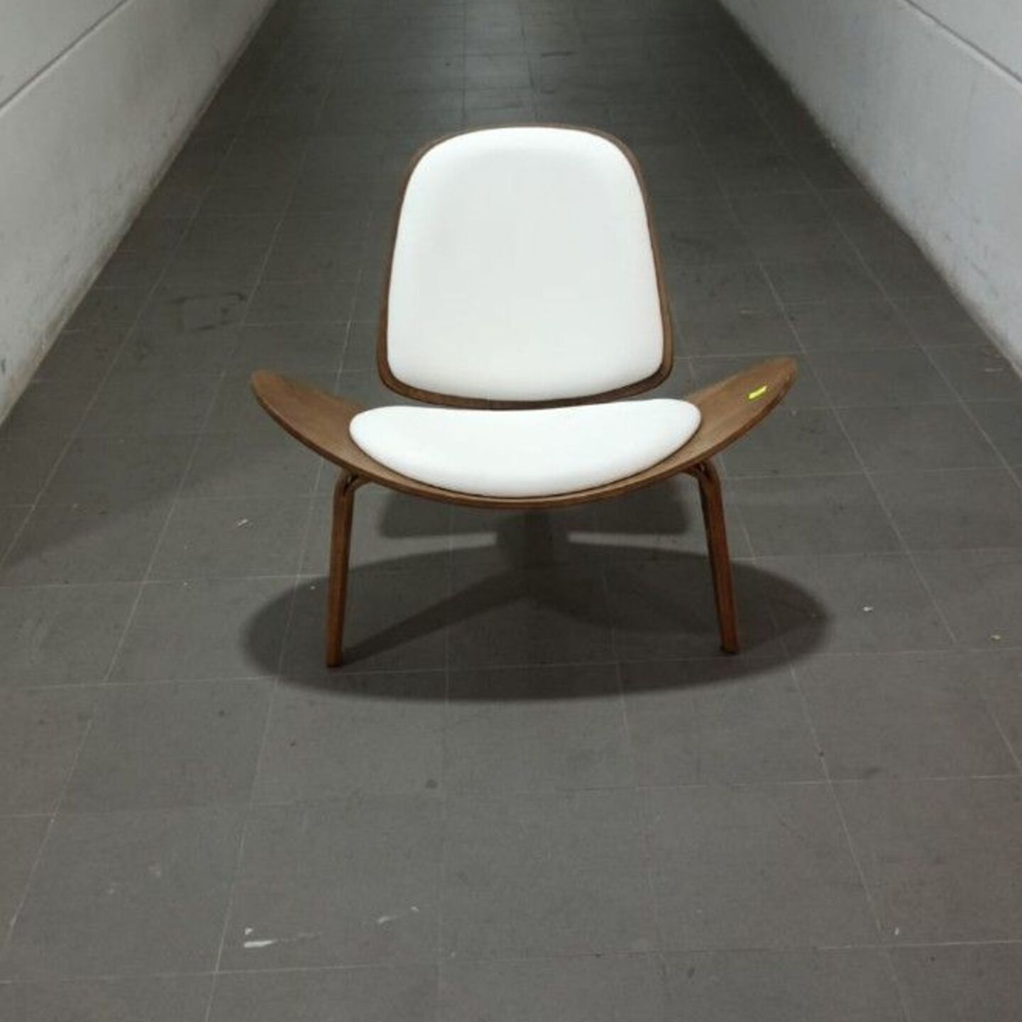 HANUA Lounge Chair in WHITE