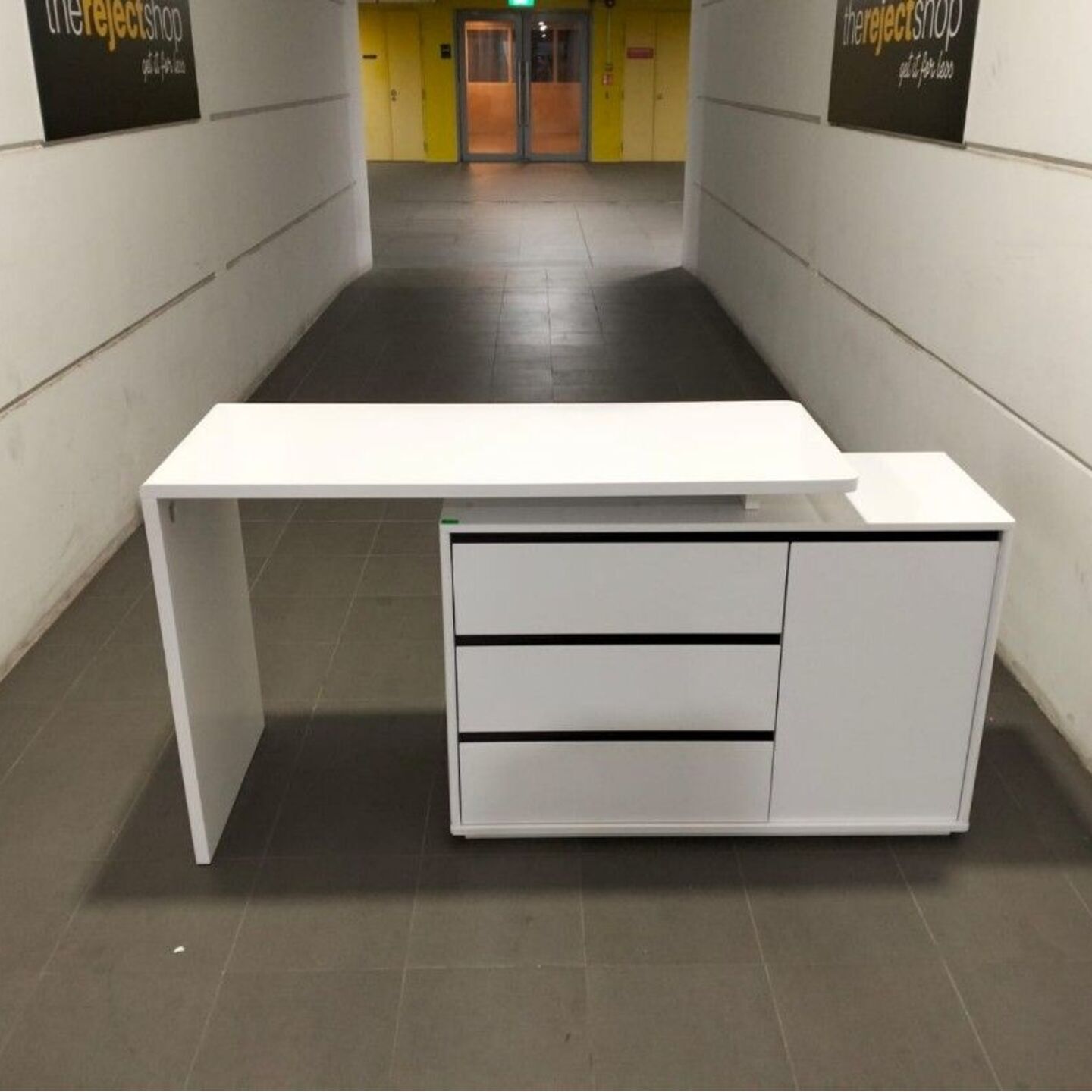 KLAUS Extendable Study Desk in WHITE