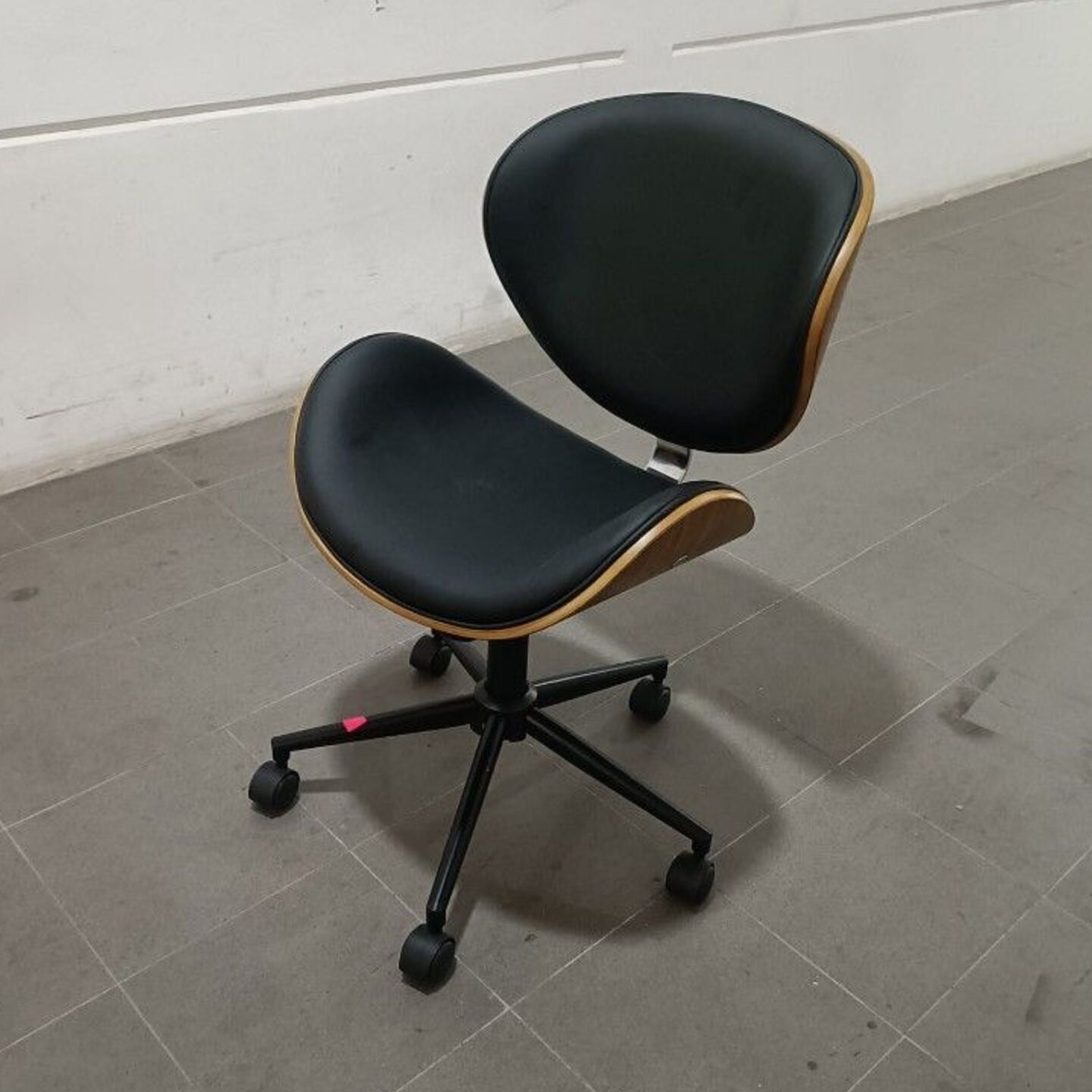 STEWAET Office Chair in BLACK PVC with Black Base