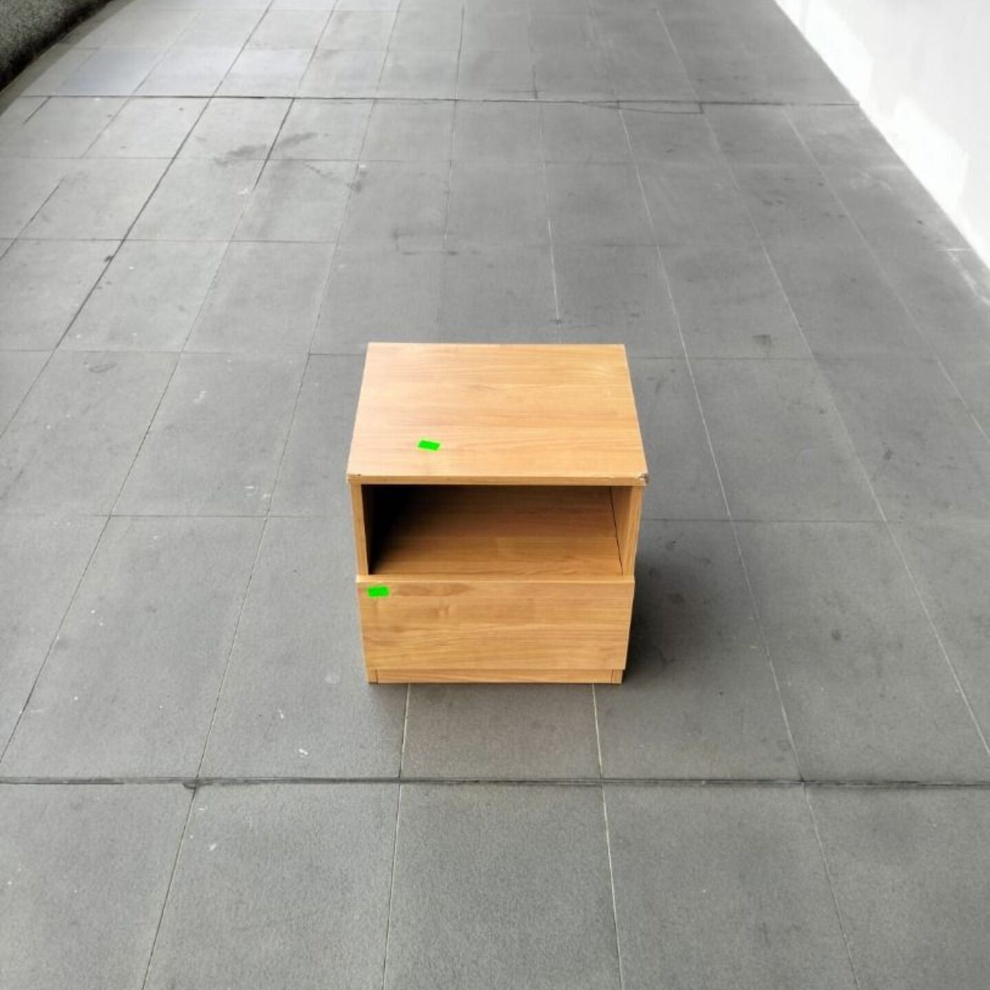 REZON Side Table in Oak