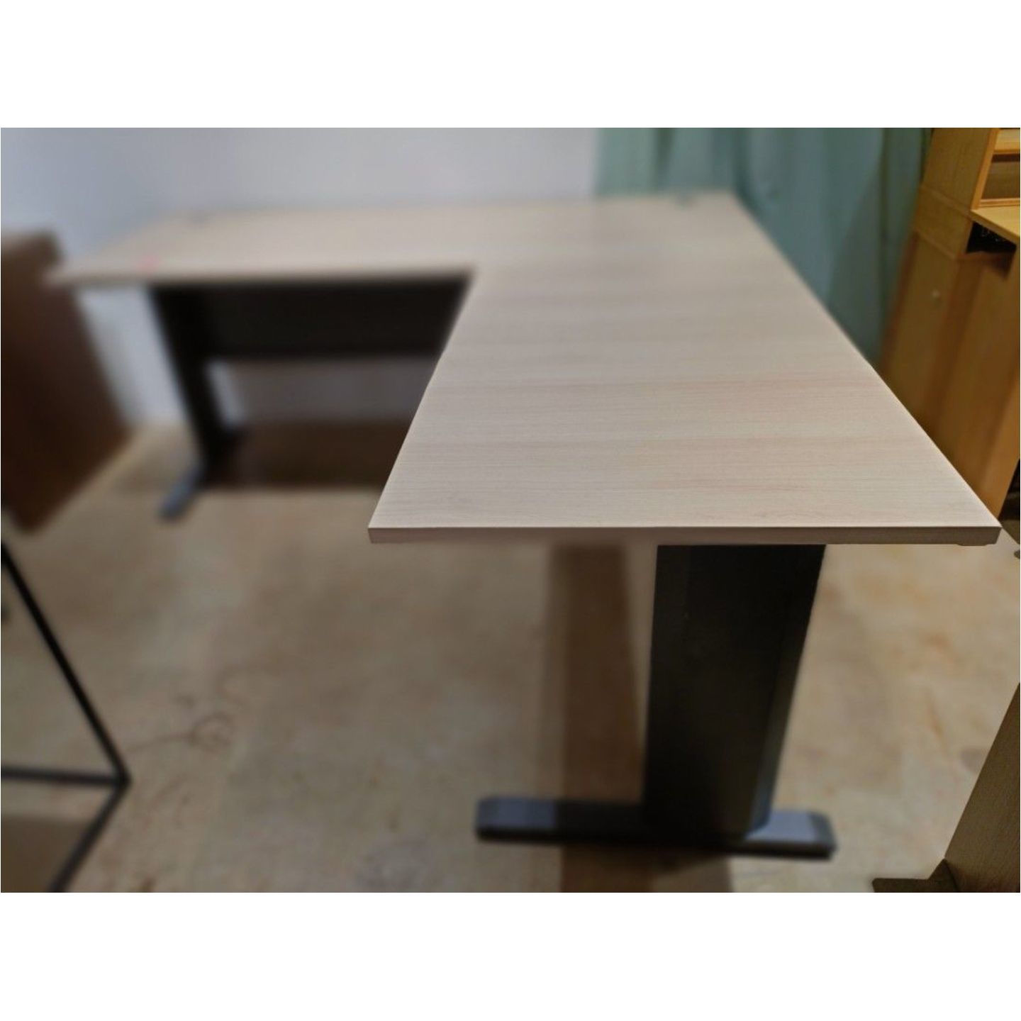 DAGNEN L-Shaped Office Table in OAK WOOD AND DARK GREY