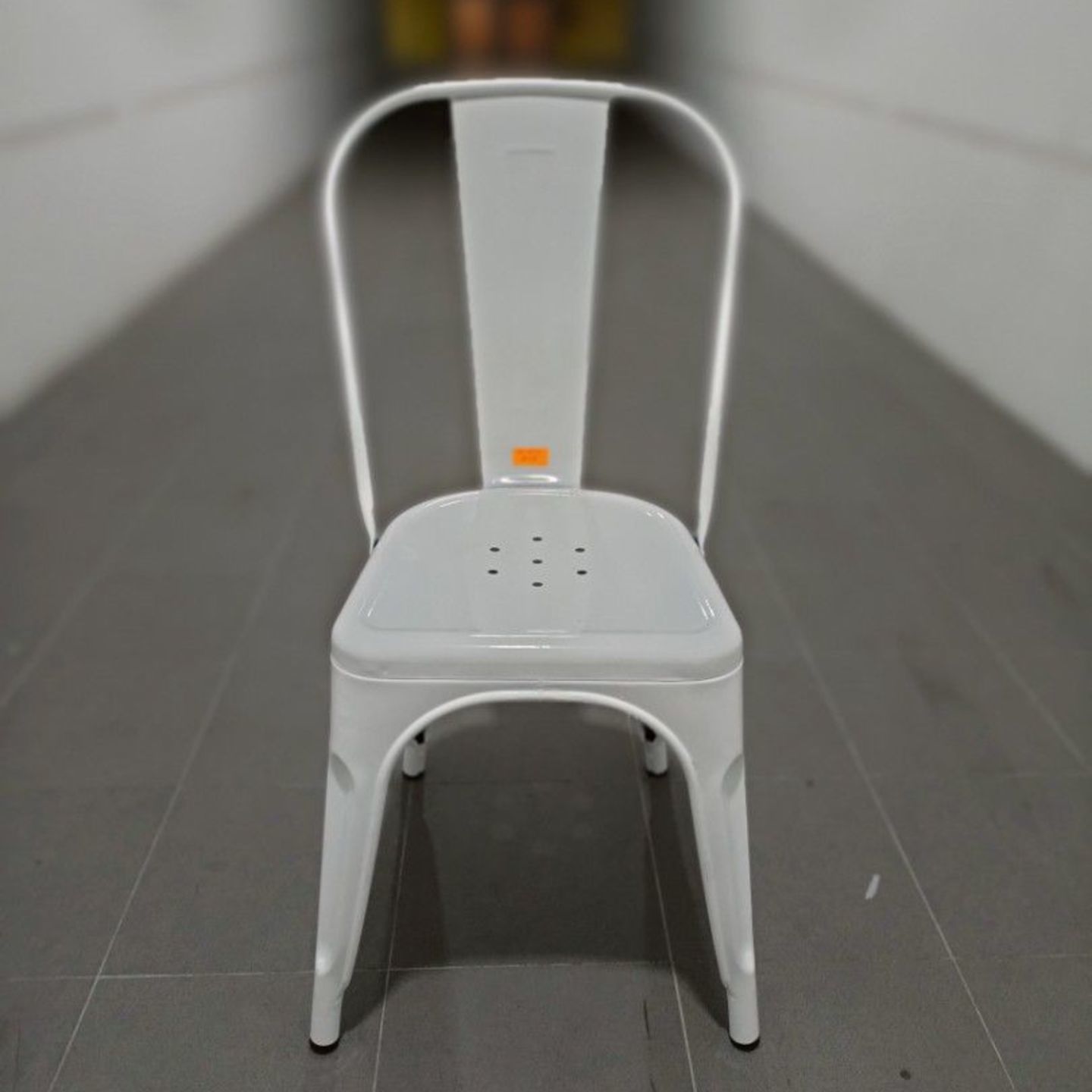 VADO Retro Metal Chair in WHITE