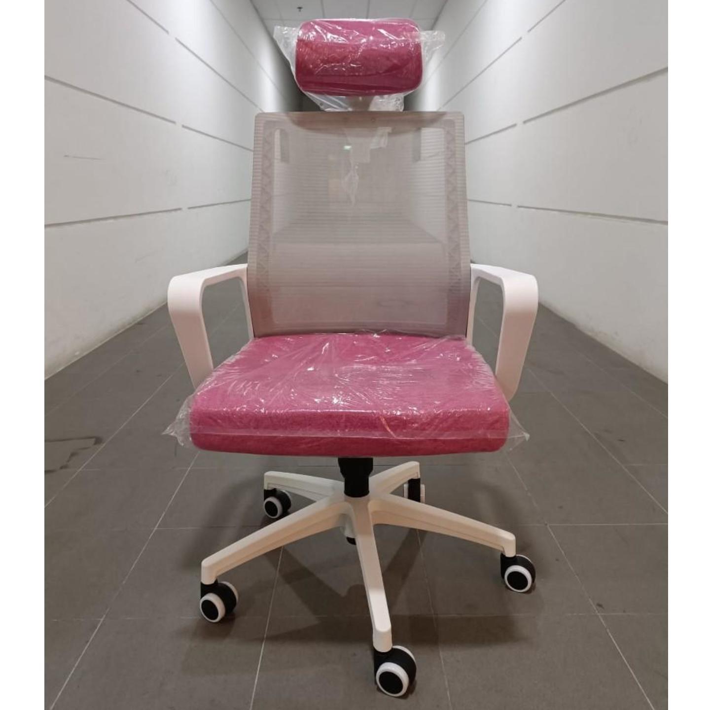 RAVER Ergo Office Chair in PINK