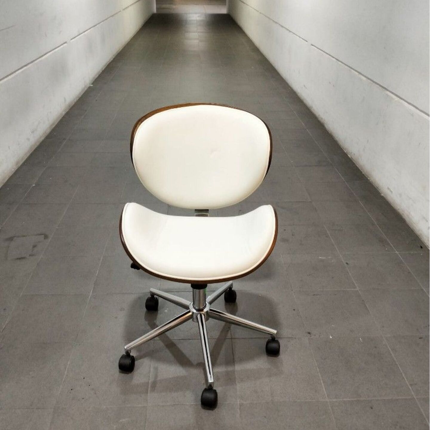 STEWART Office Chair in WHITE