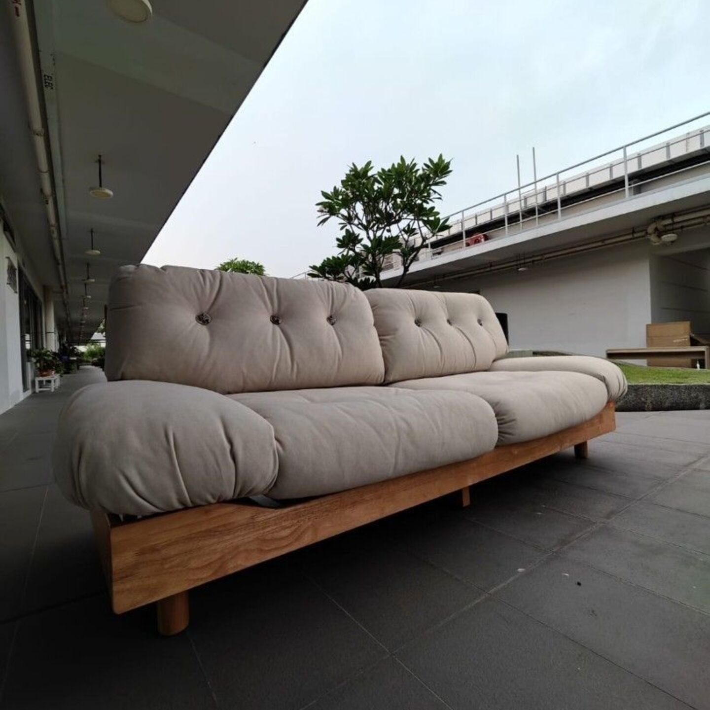 GIANYA 3 Seater sofa in Velvet Leathaire