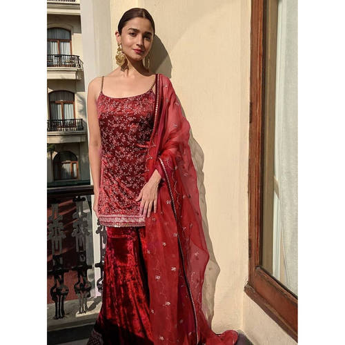 alia bhatt red suit