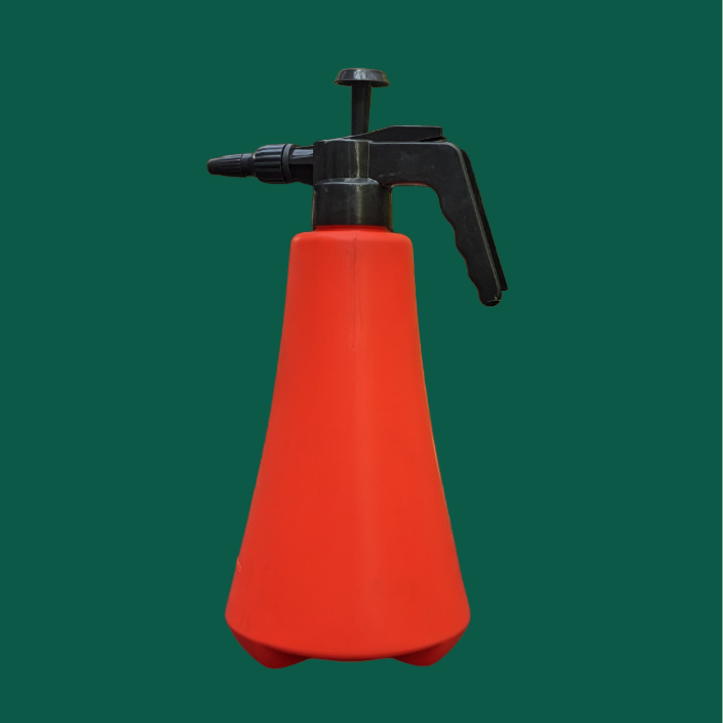 Heavy duty High Pressure Spray Pump 2 Liter  Hand Powered Sprayer for Garden Plants  Pressure Sprayer for Home Gardening  Easy Use Spray Pump