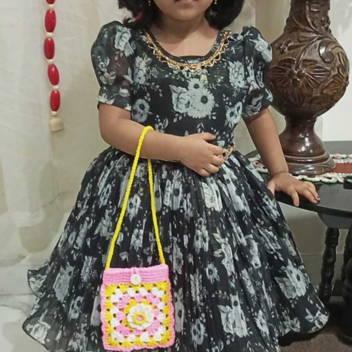 CROCHET HAND BAG 