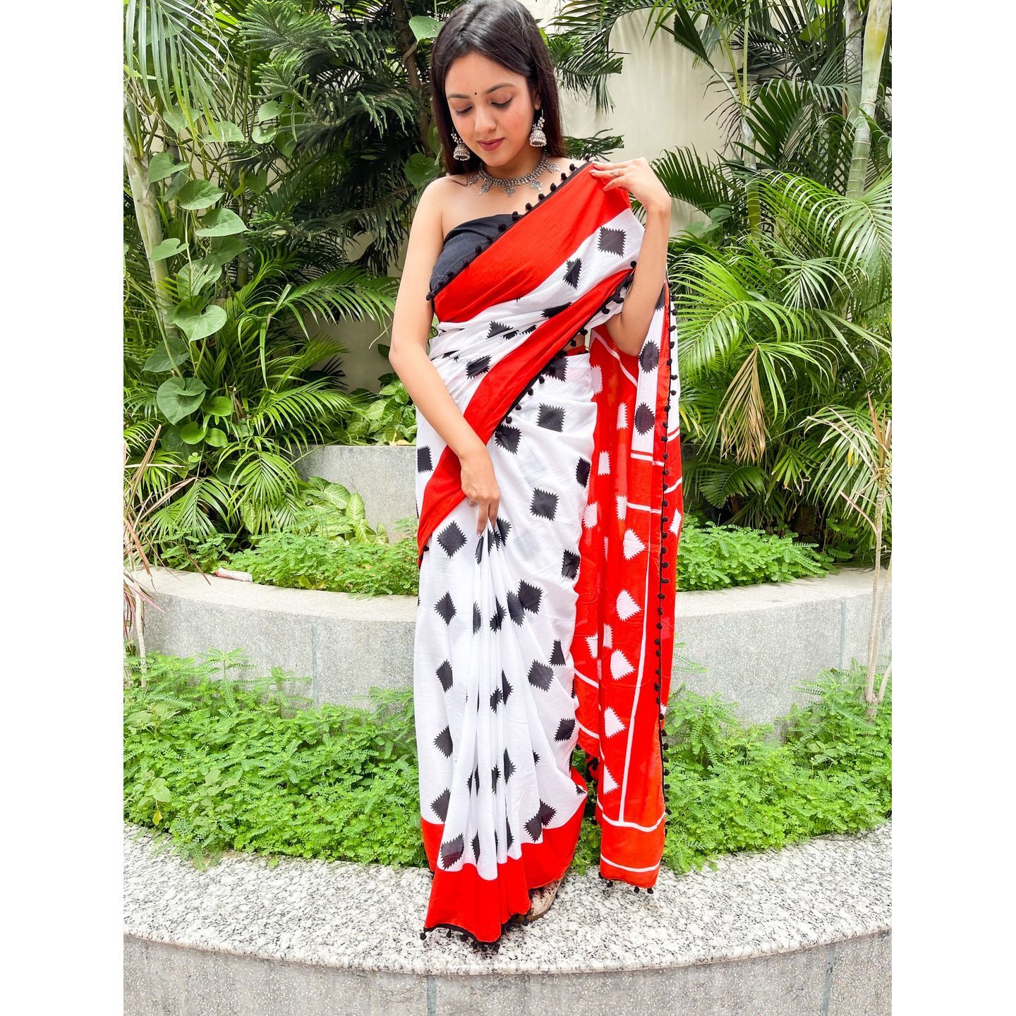 Shivanya Handicrafts Women's Hand Block  Batik Bagru Jaipuri Ikat Printed Handloom Pure Cotton Mulmul Traditional  Cotton Sarees With Printed Blouse Piece With Pom Pom Lace (White)_SH-0935