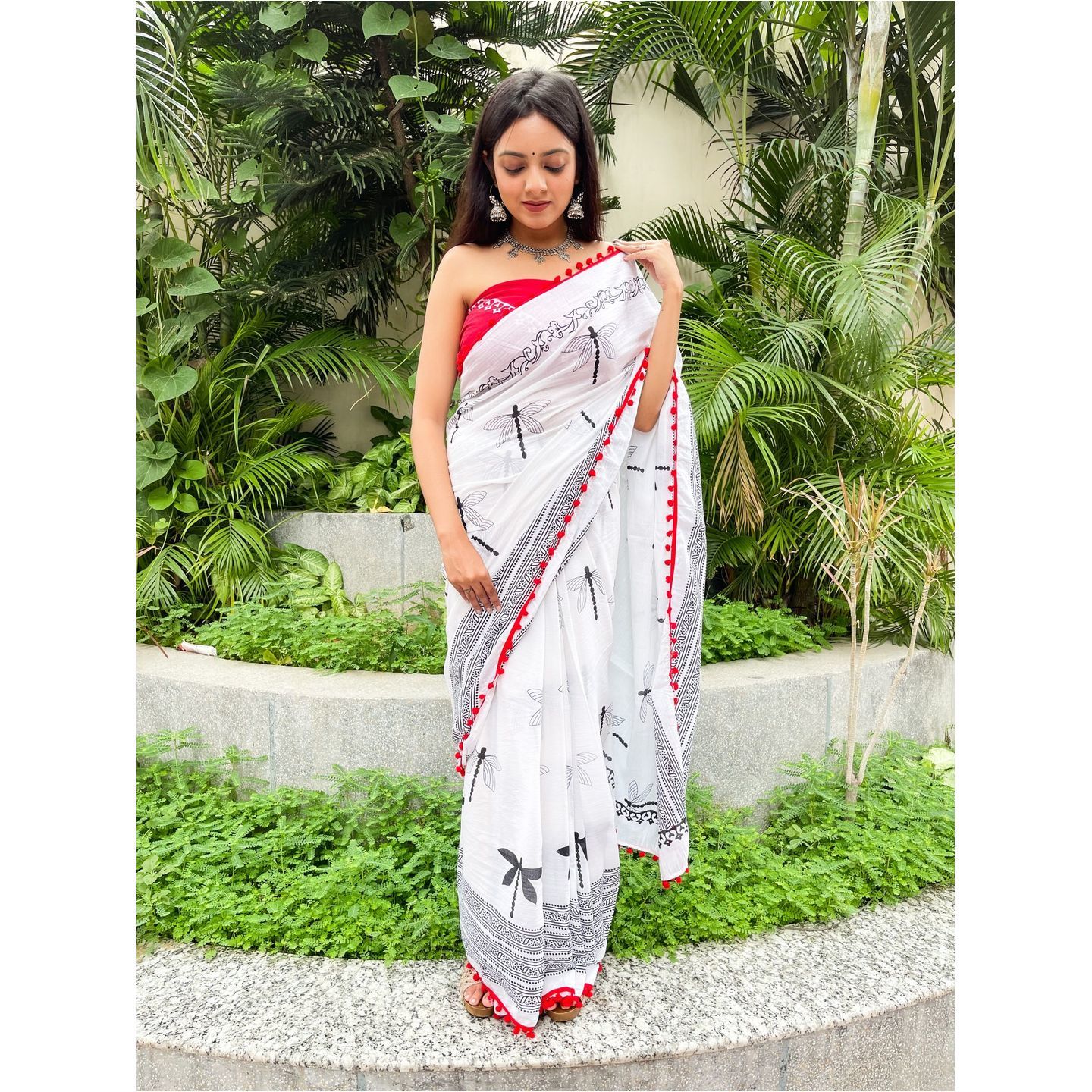 Shivanya Handicrafts Women's Hand Block  Batik Bagru Jaipuri Ikat Printed Handloom Pure Cotton Mulmul Traditional  Cotton Sarees With Printed Blouse Piece With Pom Pom Lace (White)_SH-0922