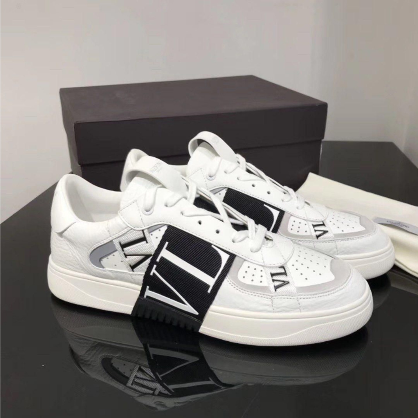Insta Shoppee Valentino Garavani VL7N White Leather Sneaker