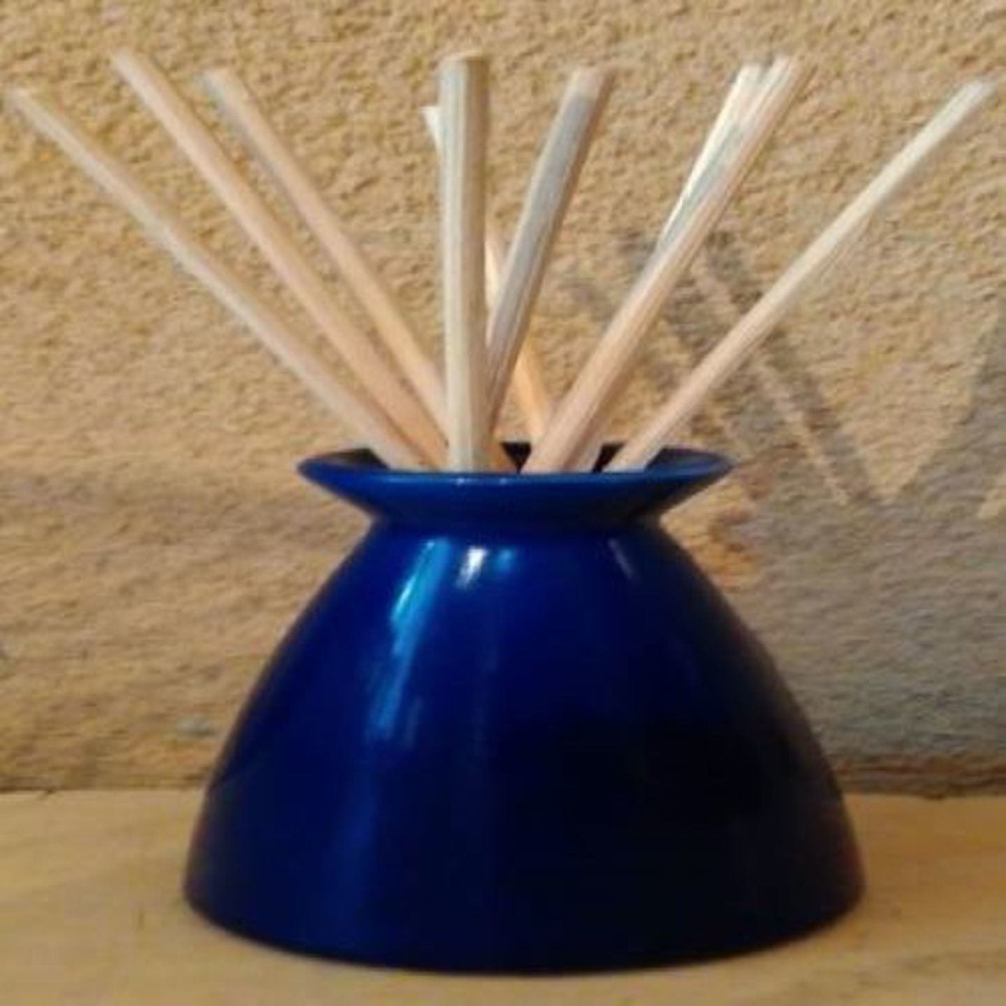 CERAMIC REED POT DIFFUSERS WITH REED STICKS