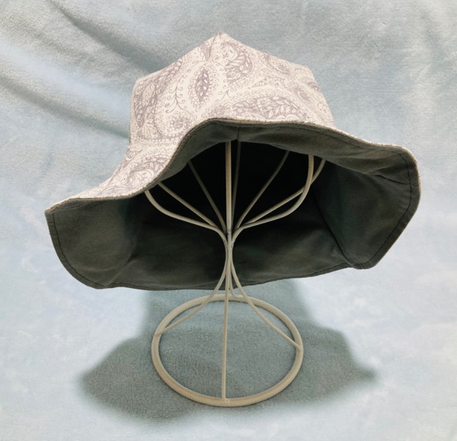 Reversible Hat in Grey