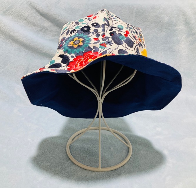Reversible Hat in Navy