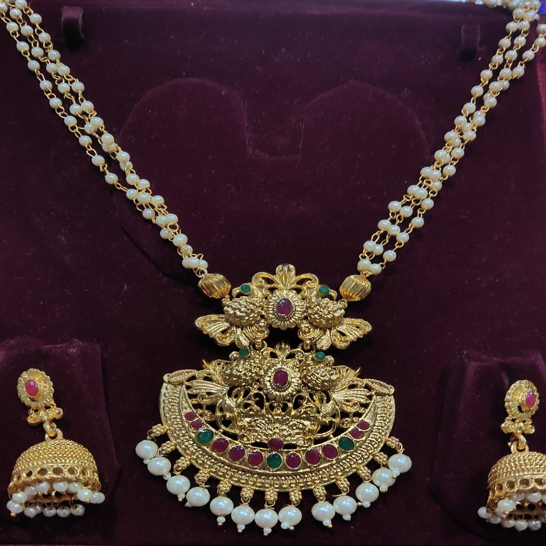 Pearl Necklace with Pendant