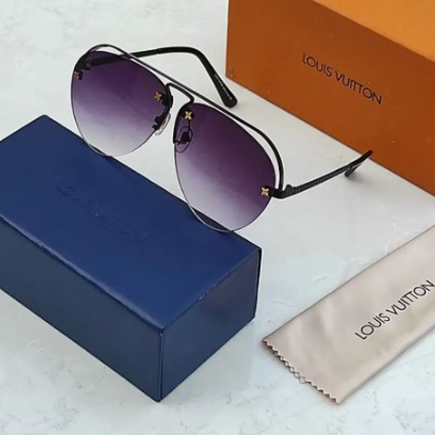SUNGLASSES