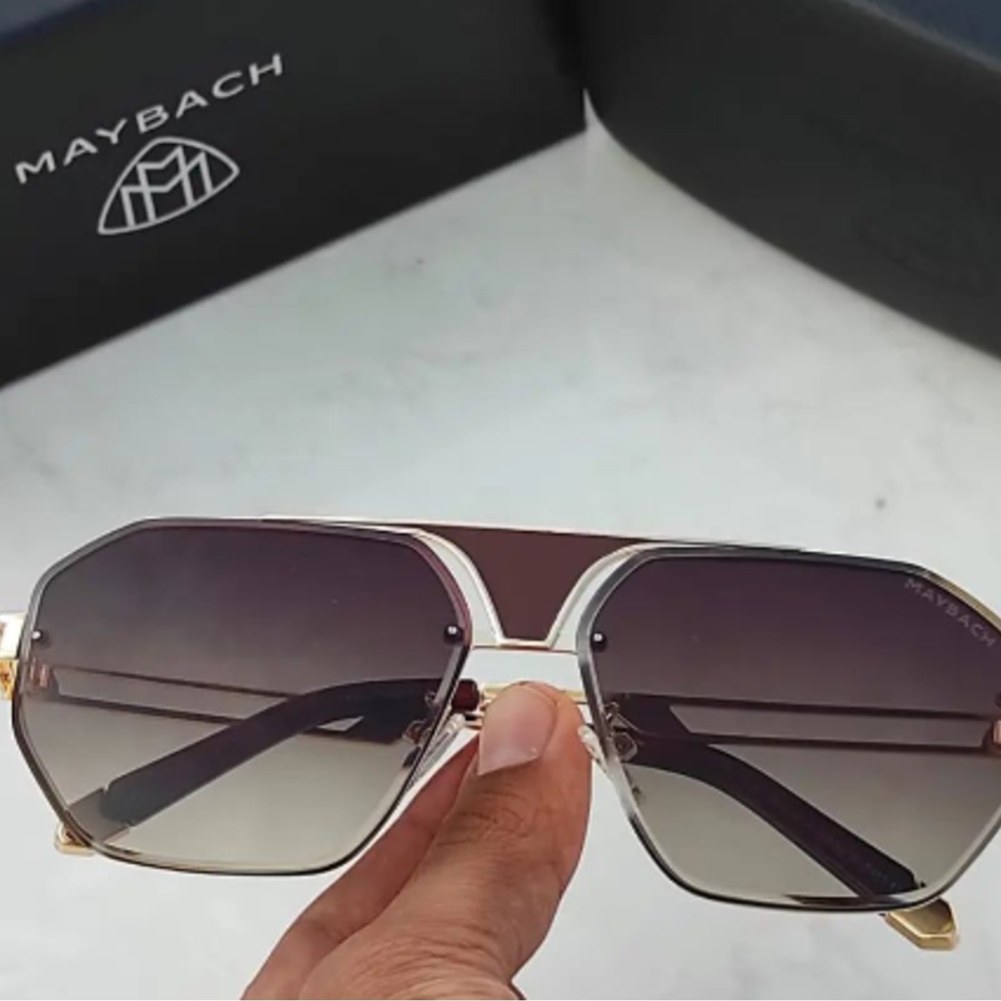 SUNGLASSES