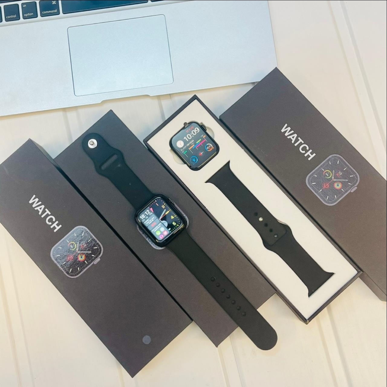 *Iwatch Series 6 44mm crono working Nike edition 2020* 

*with full screen*

 *Scroller working* 

 *Wallpaper changeble* 

*2 straps with original box packing