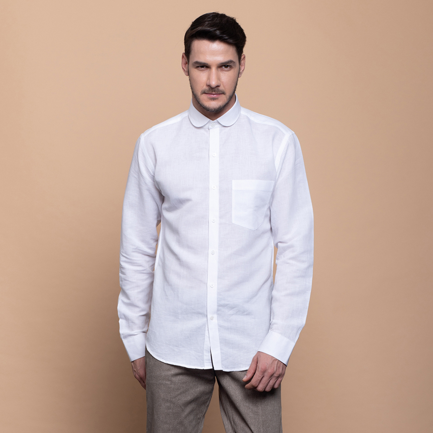 Aakaara white club collar casual shirt in a cotton-linen blend