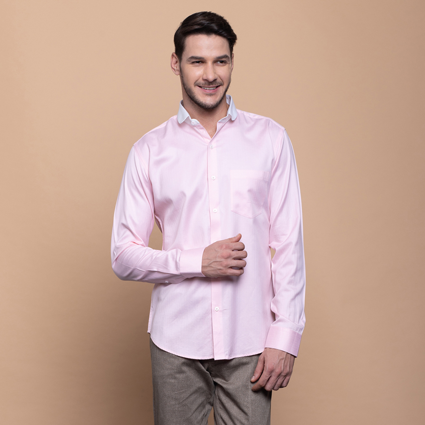 Aakaara white club collar and pink herringbone casual shirt