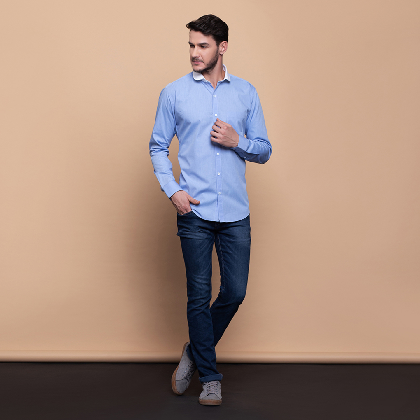 Aakaara white club collar blue textured shirt