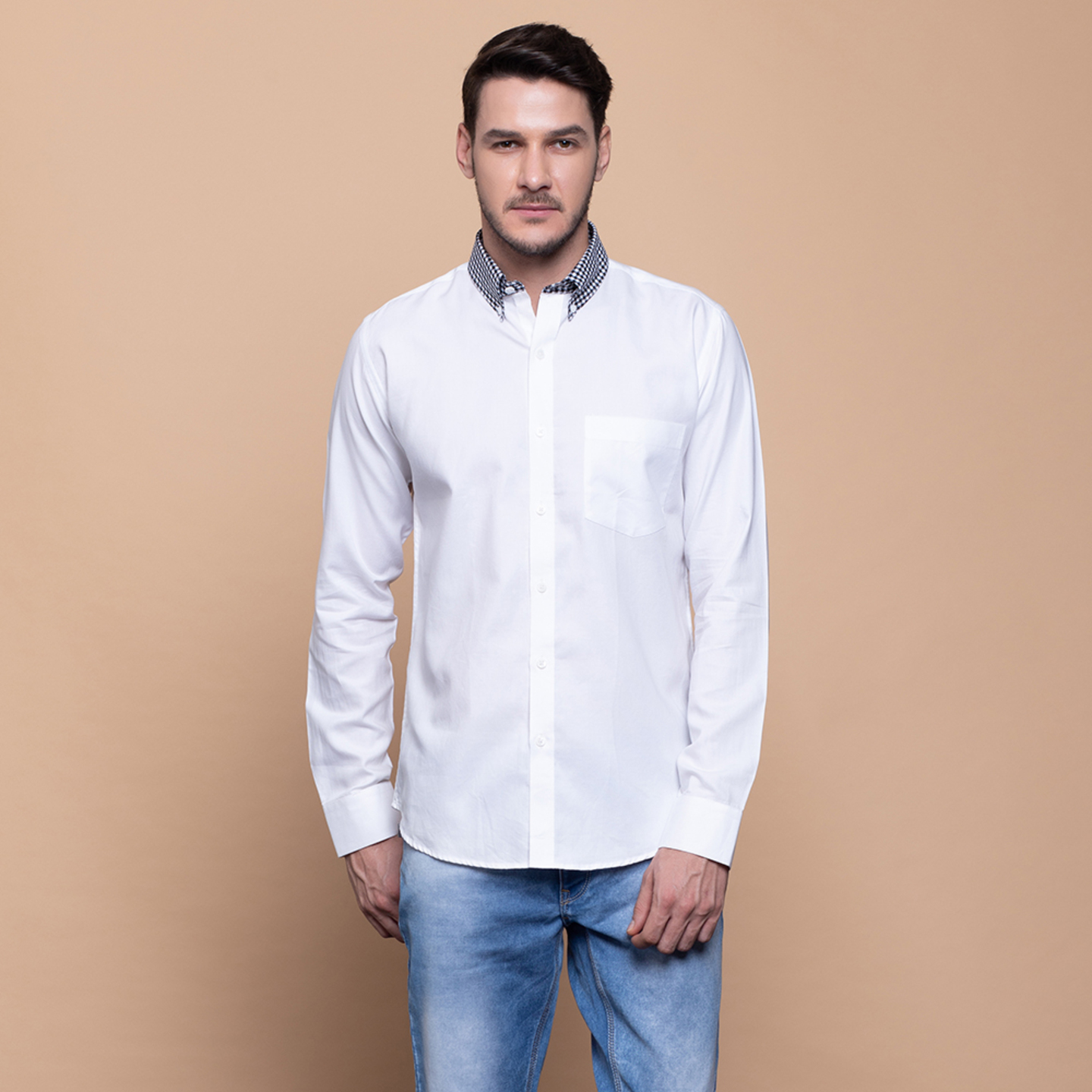 Aakaara graphic pattern check button-down collar white shirt