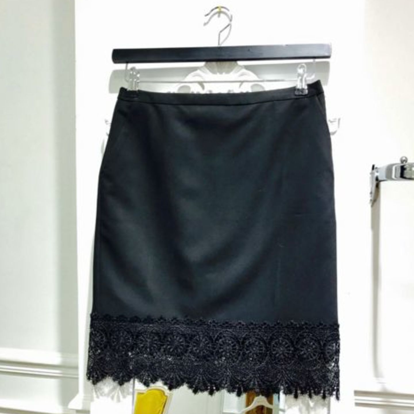 HIPPOCAMPE PARIS 175122 ROCKY BLACK SKIRT WITH REFINED LACE