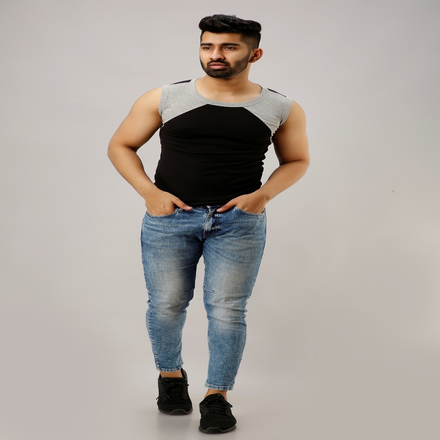 Men's Round Neck Vest Black (Pack of 01 pcs)