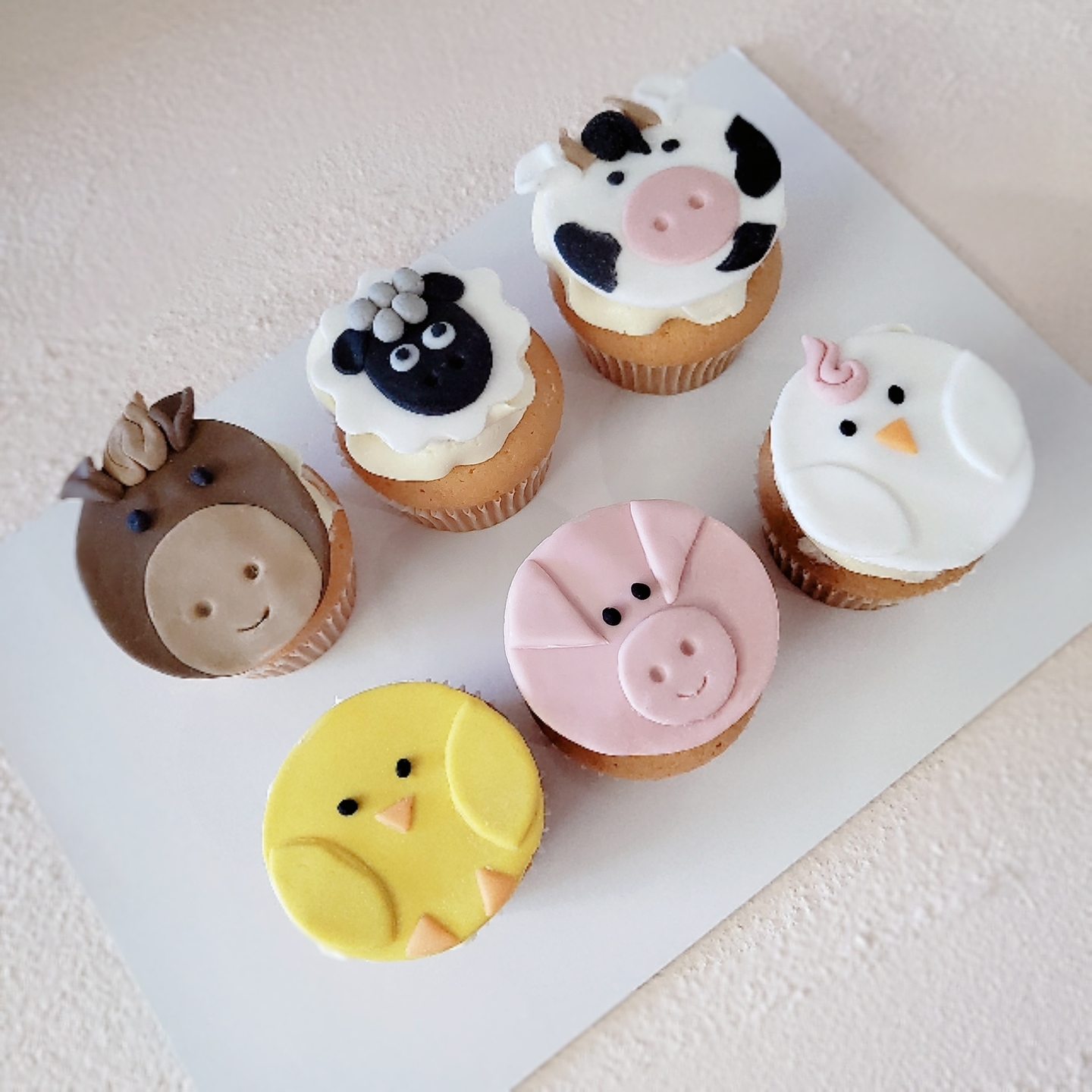 Farm Animals Themed Cupcakes