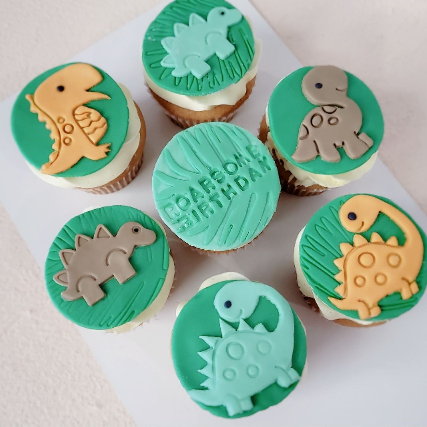 Roarsome Dinos Cupcakes Set
