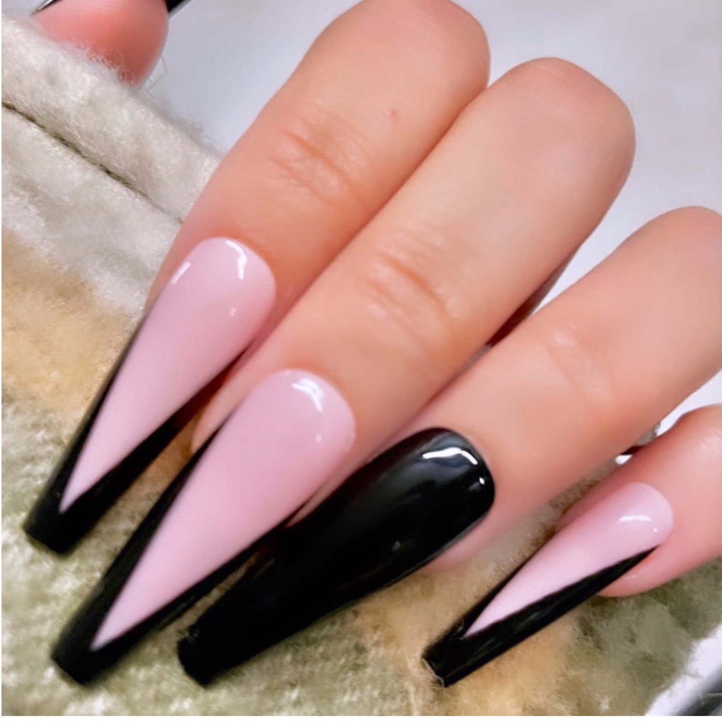 jewels beauty Nails Extension Artificial Nails French Nails False Nails Acrylic Nails Fake Nail Short Nails Long Nails Design Nails Set With 24pcs Nails And Aplication kit