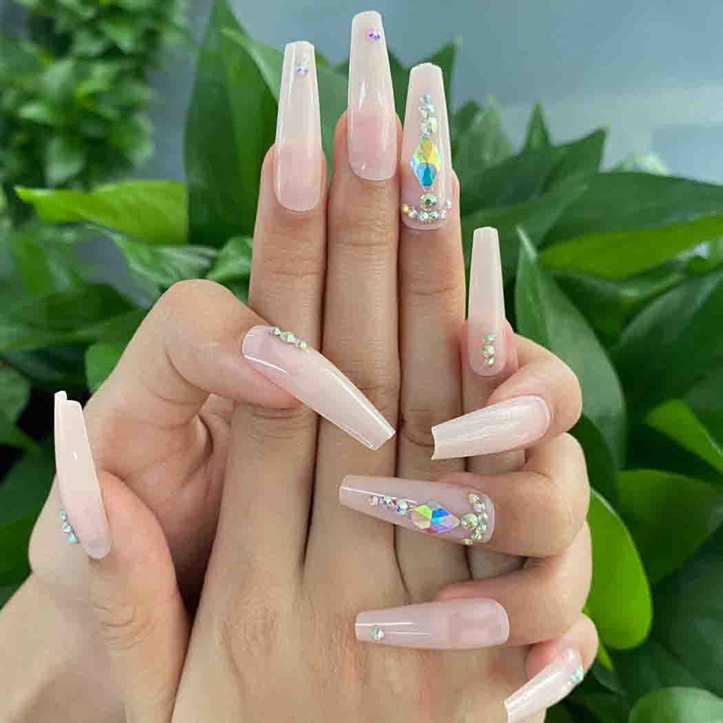 jewels beauty Nails Extension Artificial Nails French Nails False Nails Acrylic Nails Fake Nail Short Nails Long Nails Design Nails Set With 24pcs Nails And Aplication kit